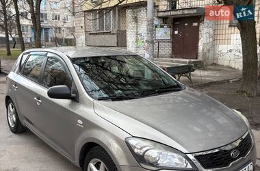 Хетчбек Kia Ceed 2010 в Києві