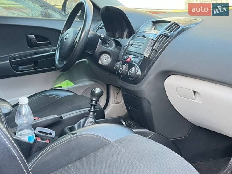 Хетчбек Kia Ceed 2008 в Києві фото 9 Хетчбек Kia Ceed 2008 в Києві