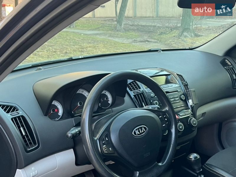 Хетчбек Kia Ceed 2008 в Києві фото 12 Хетчбек Kia Ceed 2008 в Києві