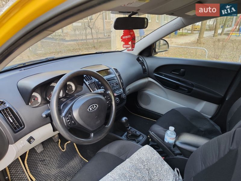Хетчбек Kia Ceed 2009 в Харкові