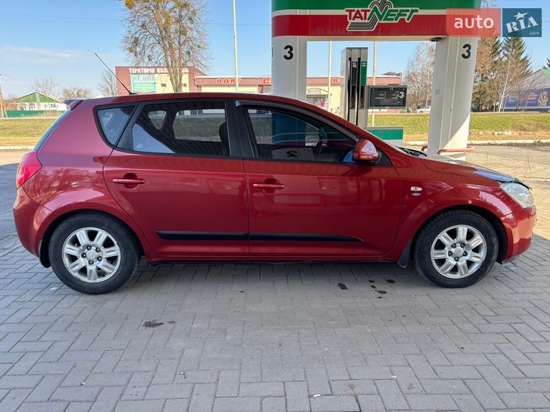 Хетчбек Kia Ceed 2008 в Гадячі
