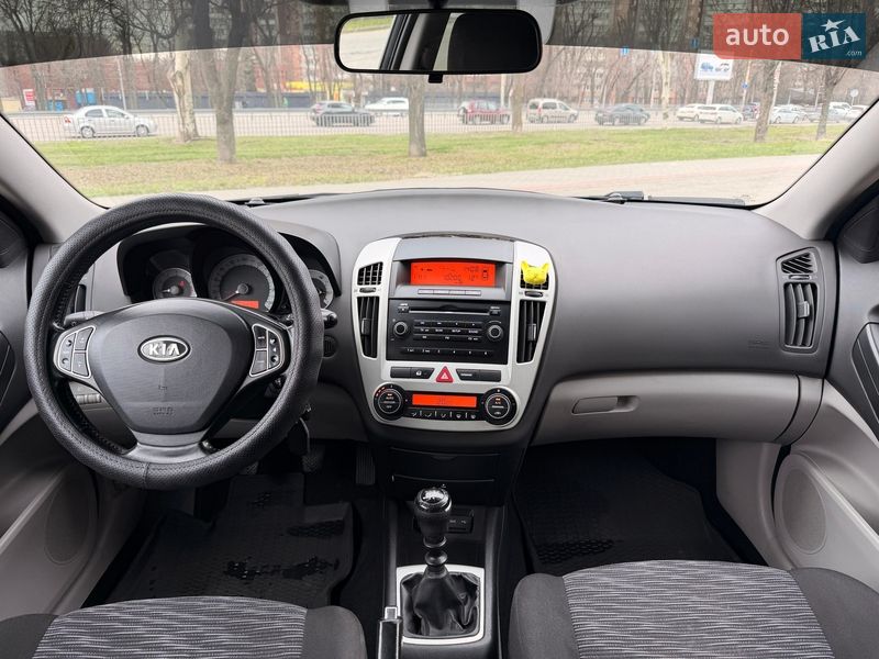 Хетчбек Kia Ceed 2008 в Дніпрі