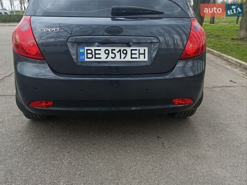 Хэтчбек Kia Ceed 2007 в Южноукраинске
