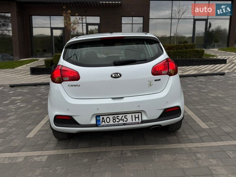 Хэтчбек Kia Ceed 2013 в Ужгороде