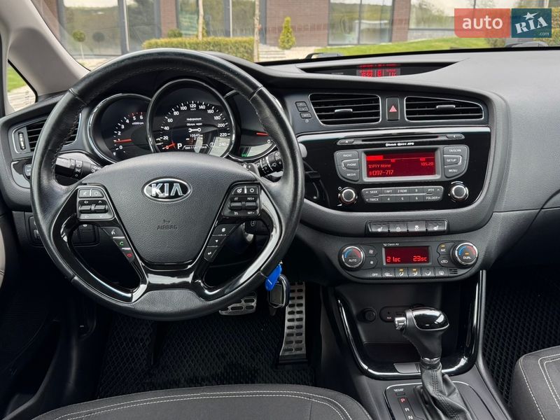 Хэтчбек Kia Ceed 2013 в Ужгороде