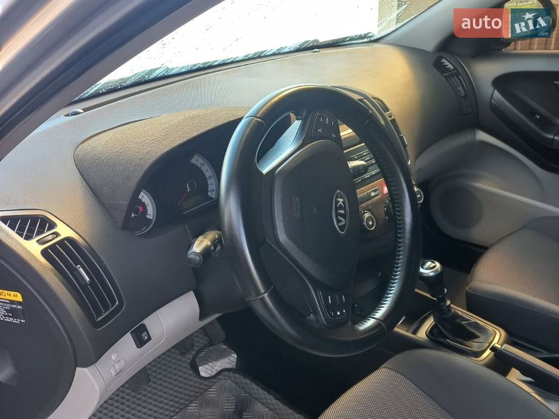 Хэтчбек Kia Ceed 2008 в Кременчуге