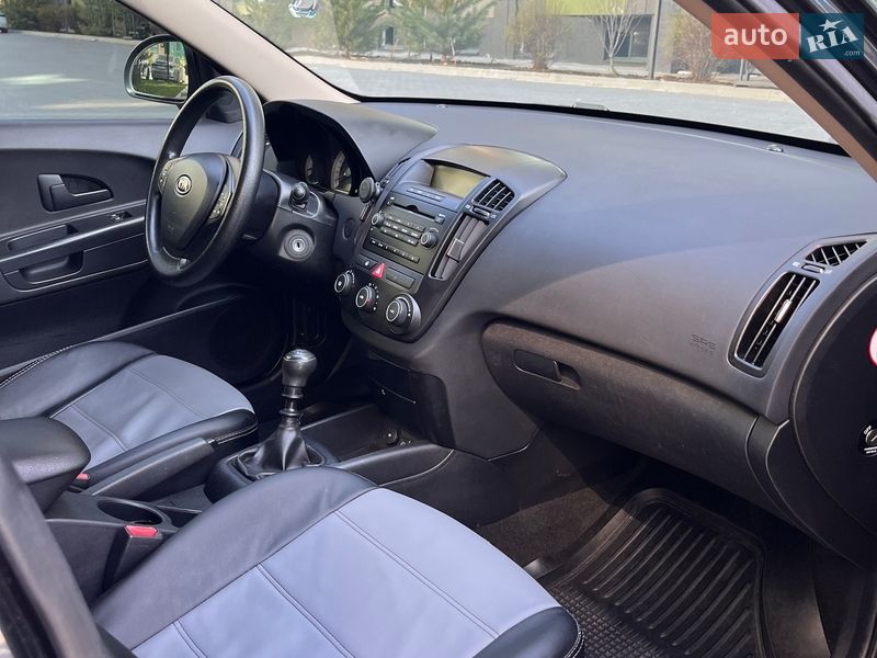 Універсал Kia Ceed 2009 в Софіївській Борщагівці