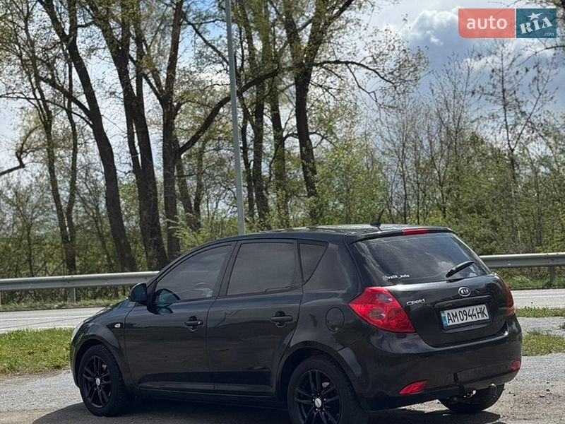 Хэтчбек Kia Ceed 2007 в Звягеле