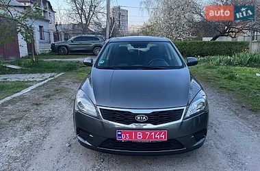 Хетчбек Kia Ceed 2010 в Харкові