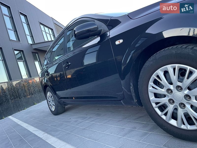 Универсал Kia Ceed 2012 в Городке