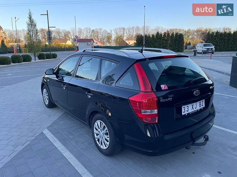 Универсал Kia Ceed 2012 в Городке