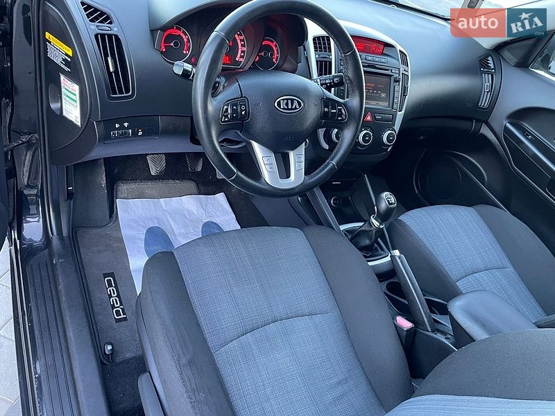 Универсал Kia Ceed 2012 в Городке