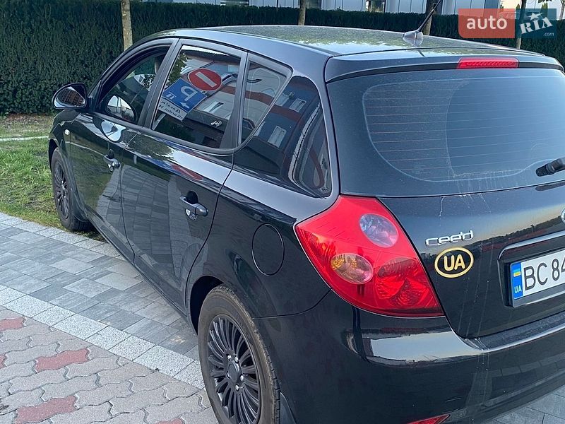 Хэтчбек Kia Ceed 2008 в Львове