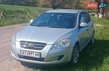 Хэтчбек Kia Ceed 2008 в Бурштыне