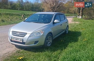 Хэтчбек Kia Ceed 2008 в Бурштыне