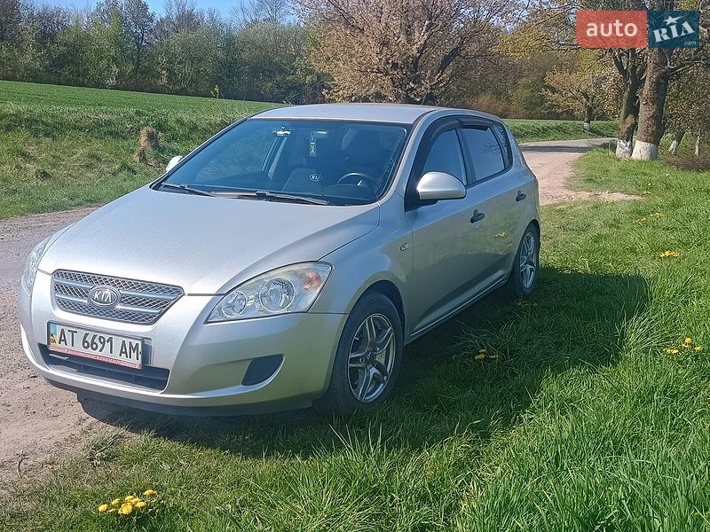 Хэтчбек Kia Ceed 2008 в Бурштыне