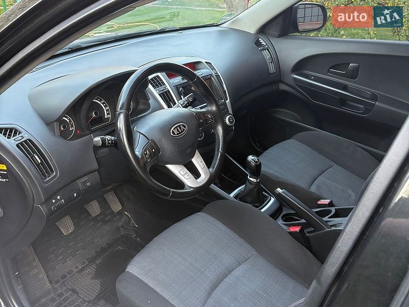 Хетчбек Kia Ceed 2010 в Києві
