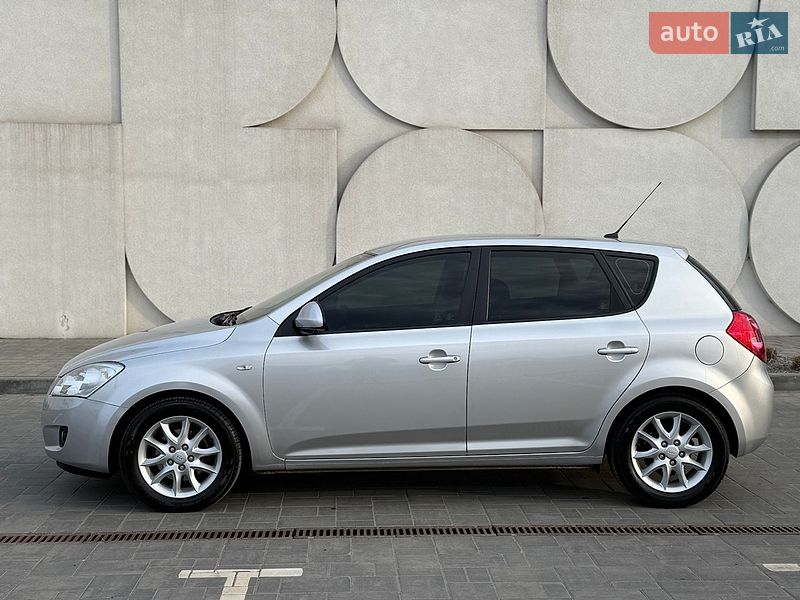Хэтчбек Kia Ceed 2007 в Луцке