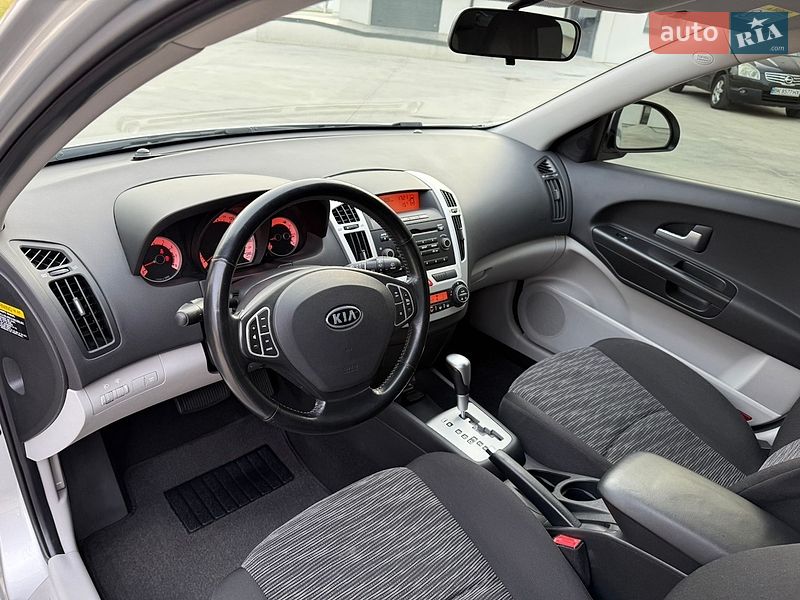 Хэтчбек Kia Ceed 2007 в Луцке
