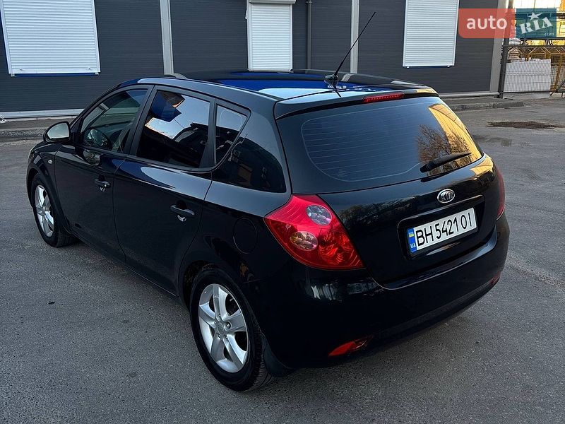 Хэтчбек Kia Ceed 2008 в Одессе