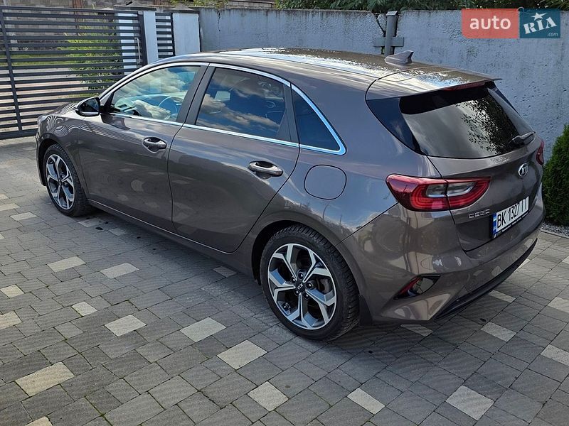 Хэтчбек Kia Ceed 2019 в Сарнах