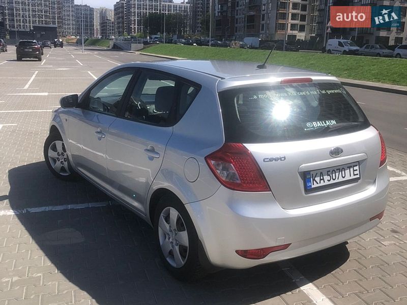 Хэтчбек Kia Ceed 2009 в Киеве