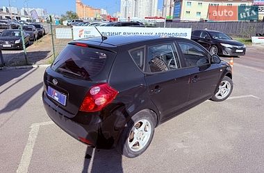 Хэтчбек Kia Ceed 2008 в Киеве