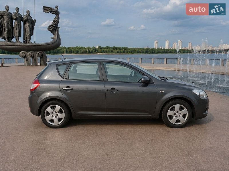Универсал Kia Ceed 2010 в Киеве