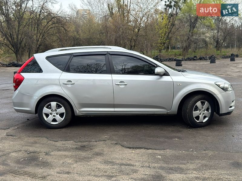 Універсал Kia Ceed 2010 в Києві