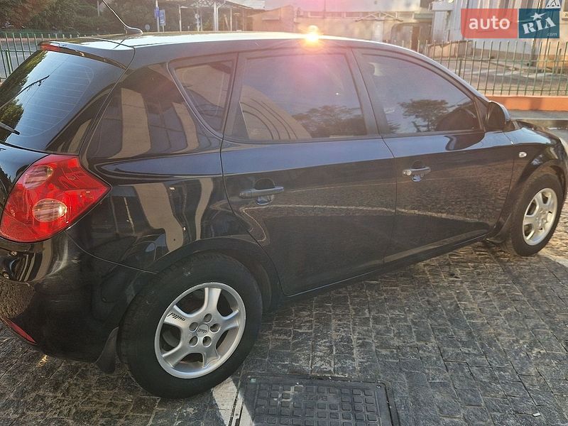 Хетчбек Kia Ceed 2008 в Ужгороді