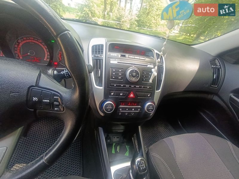 Хэтчбек Kia Ceed 2012 в Рогатине