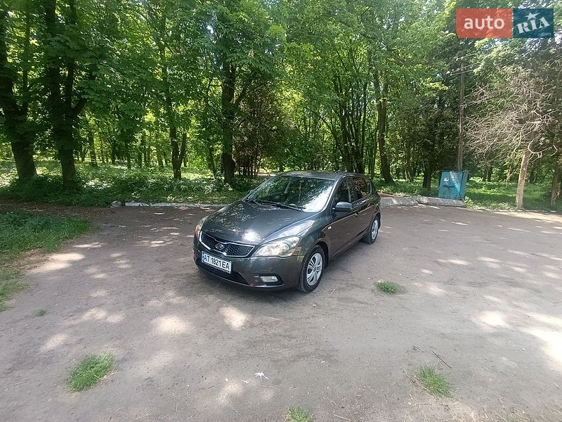 Хэтчбек Kia Ceed 2012 в Рогатине
