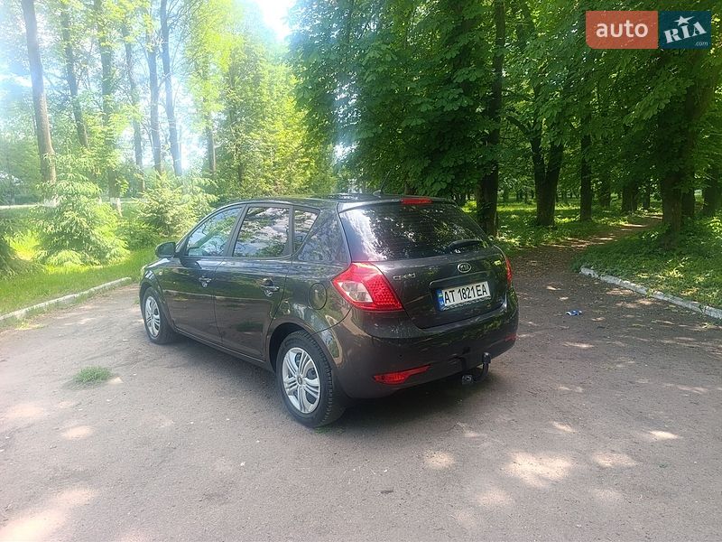 Хэтчбек Kia Ceed 2012 в Рогатине