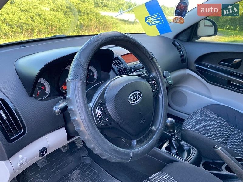 Хэтчбек Kia Ceed 2007 в Ярмолинцах