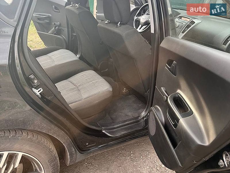 Хэтчбек Kia Ceed 2011 в Днепре