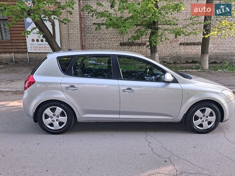 Хэтчбек Kia Ceed 2007 в Первомайске
