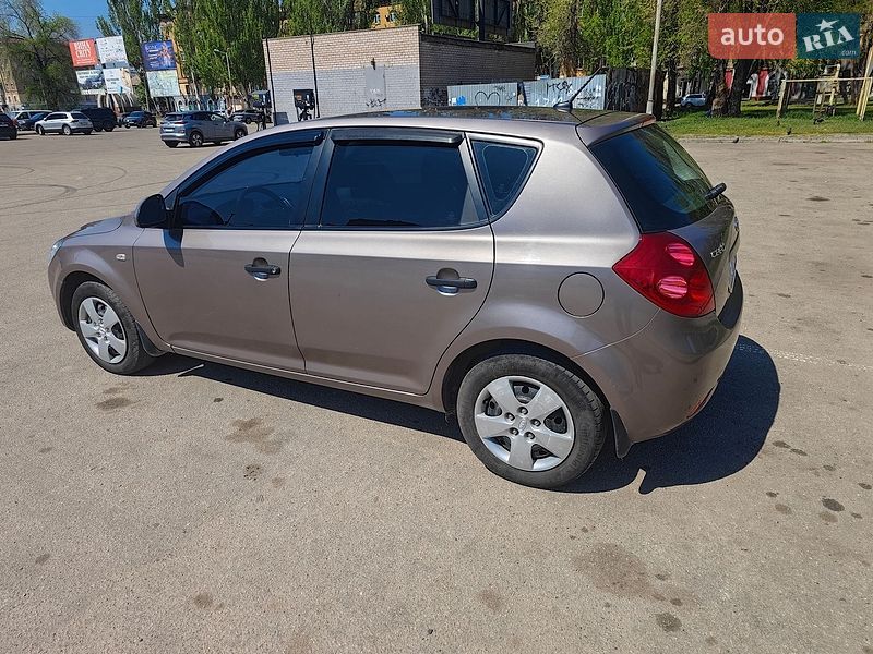 Хэтчбек Kia Ceed 2008 в Кривом Роге