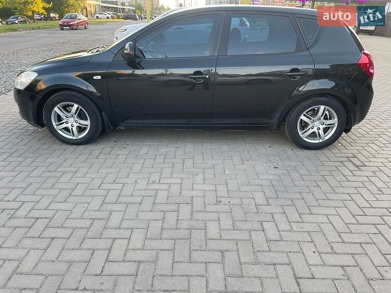 Хетчбек Kia Ceed 2007 в Ужгороді