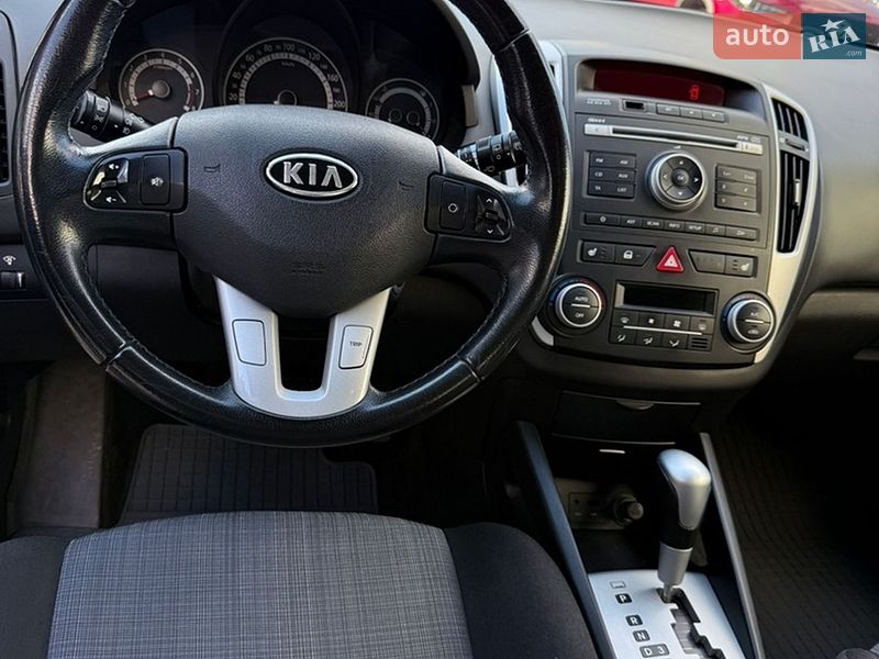 Хэтчбек Kia Ceed 2010 в Софиевской Борщаговке фото 6 Хэтчбек Kia Ceed 2010 в Софиевской Борщаговке