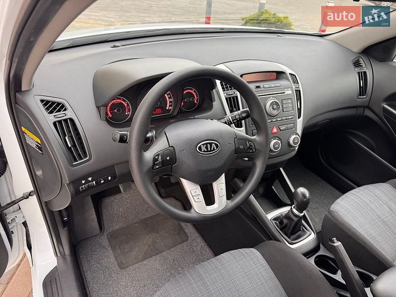 Хетчбек Kia Ceed 2010 в Луцьку фото 10 Хетчбек Kia Ceed 2010 в Луцьку