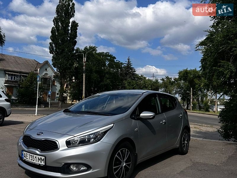 Хэтчбек Kia Ceed 2012 в Запорожье