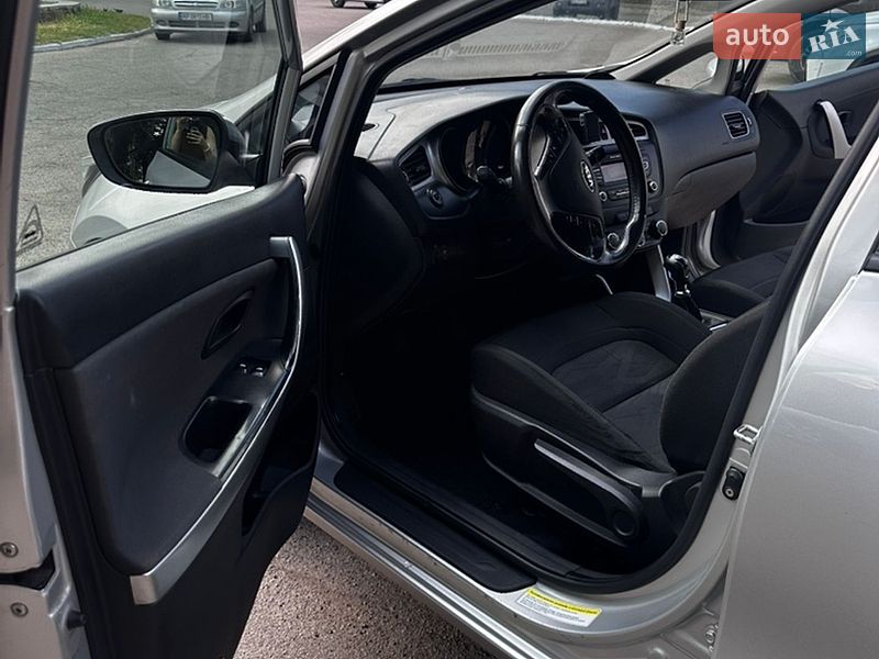 Хэтчбек Kia Ceed 2012 в Запорожье