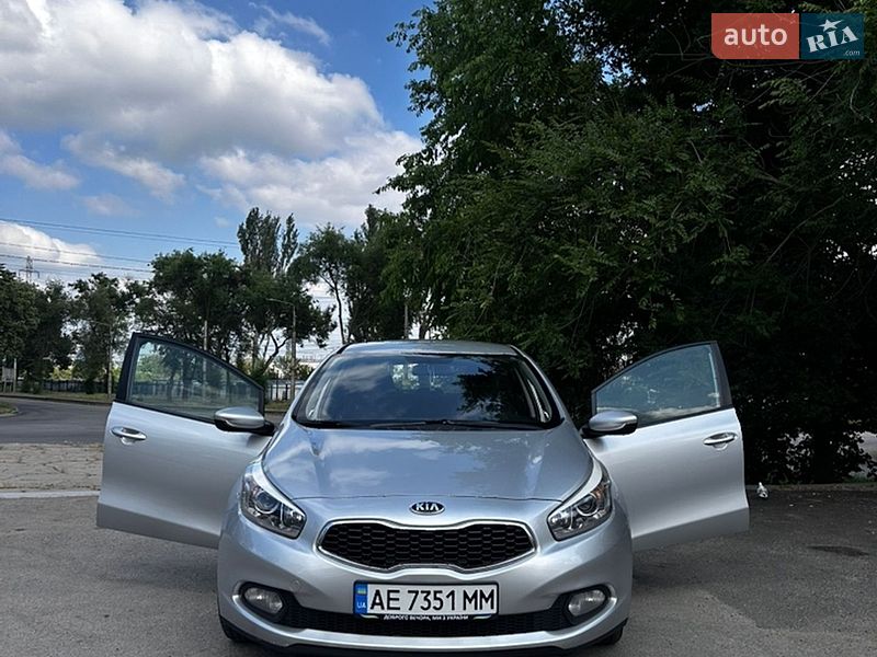 Хэтчбек Kia Ceed 2012 в Запорожье