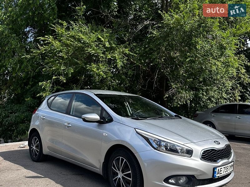 Хэтчбек Kia Ceed 2012 в Запорожье