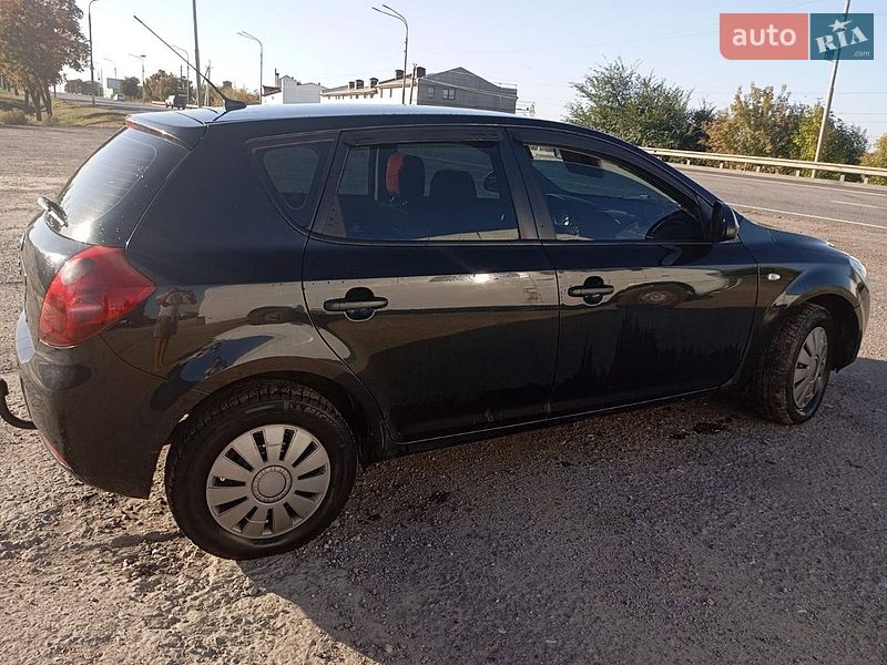 Хэтчбек Kia Ceed 2008 в Стрые