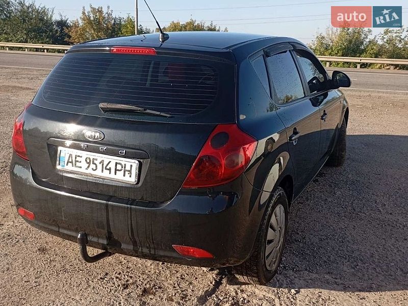 Хэтчбек Kia Ceed 2008 в Стрые