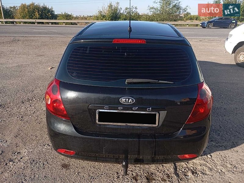 Хэтчбек Kia Ceed 2008 в Стрые