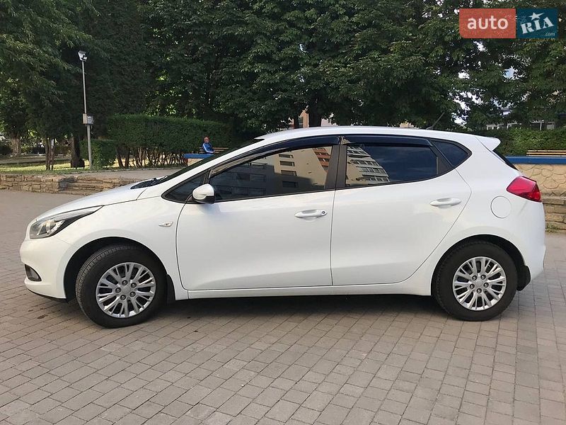 Хетчбек Kia Ceed 2012 в Хмельницькому