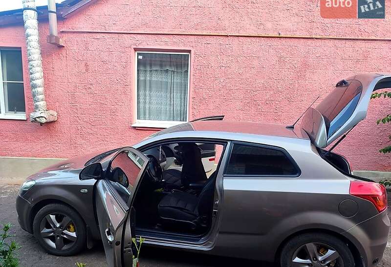 Хэтчбек Kia Ceed 2008 в Харькове