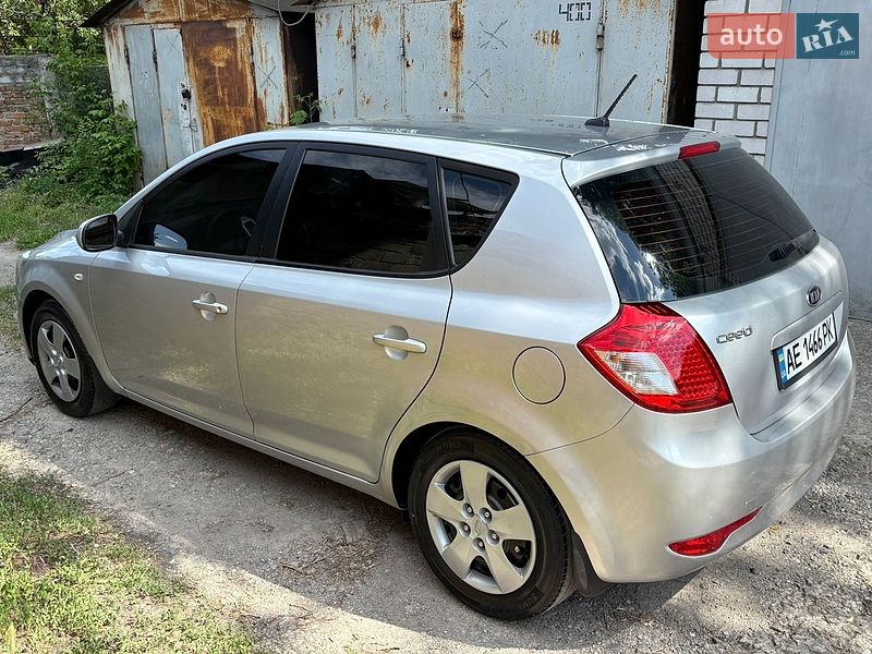 Хэтчбек Kia Ceed 2009 в Днепре